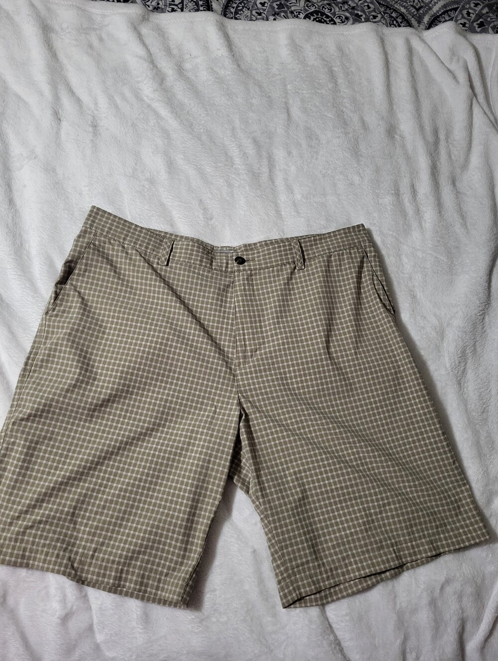 Adidas Size 40 Men's Khaki Plaid Shorts - Lightweight Casual Wear